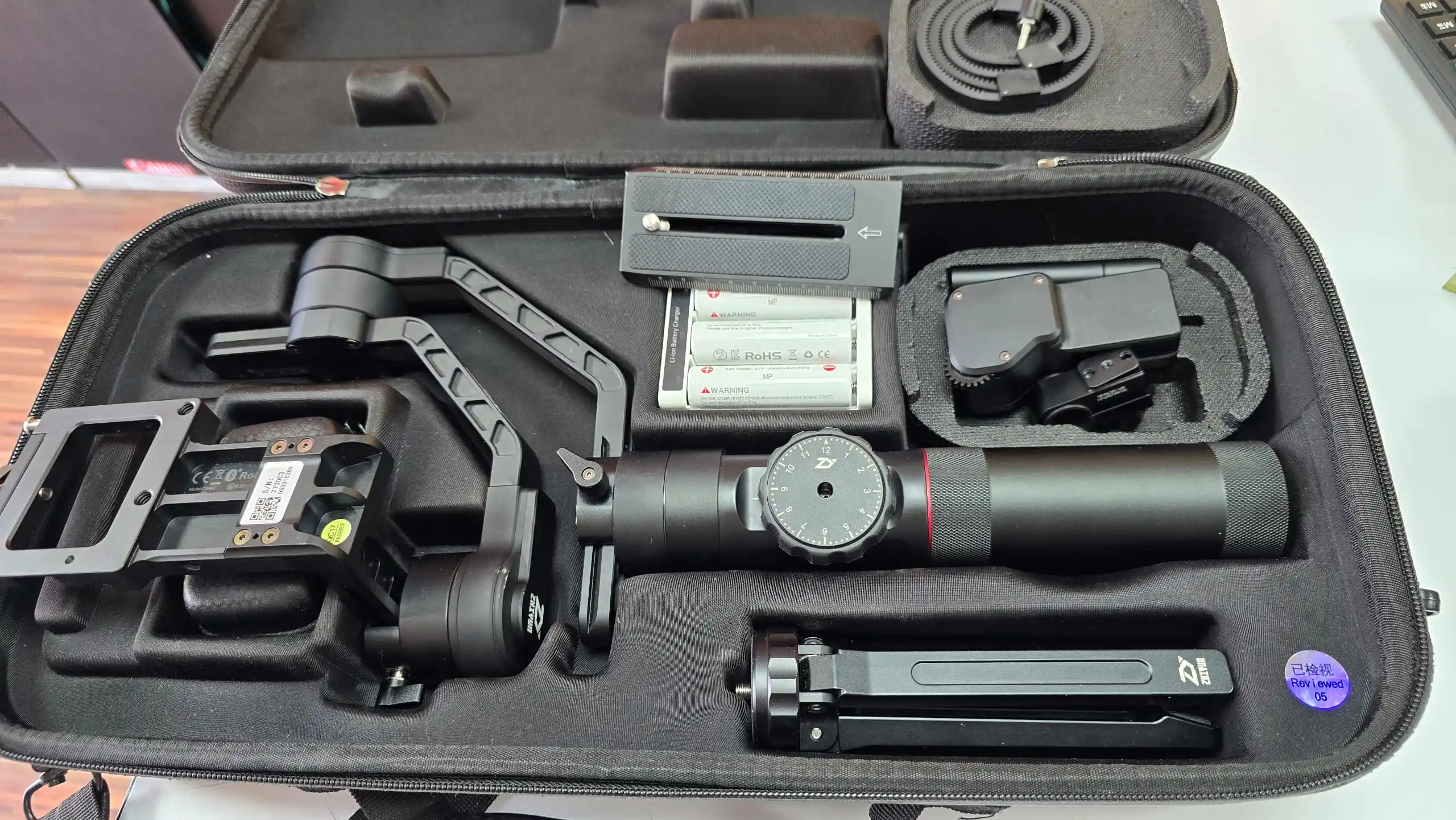 لرزشگیر دوربین Zhiyun Crane 2S دست دو